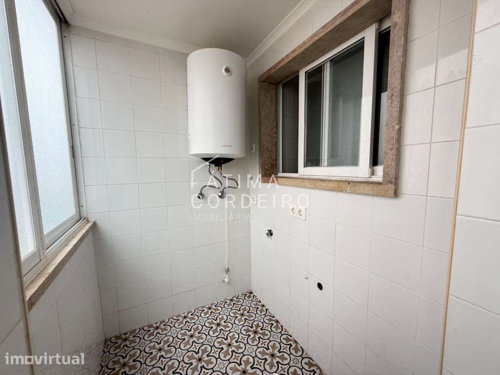 T2 remodelado para arrendamento, situado em Cacilhas - Grande imagem: 3/17