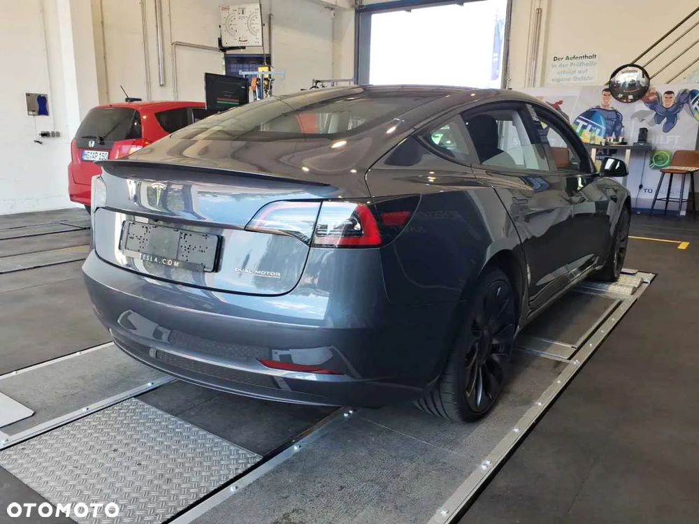 Tesla Model 3 Langstreckenbatterie Allradantrieb Dual Motor Performance - 3