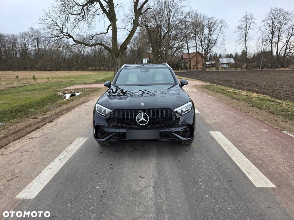 Mercedes-Benz GLC 300 4Matic 9G-TRONIC AMG Line - 2