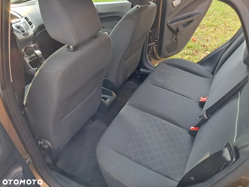 Ford Fiesta 1.25 Ghia - 10