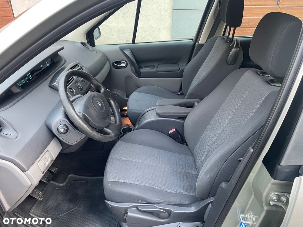 Renault Scenic 1.6 16V Family - 17