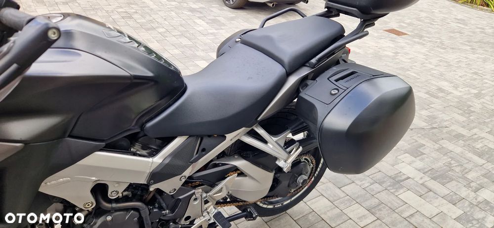 Honda VFR - 13