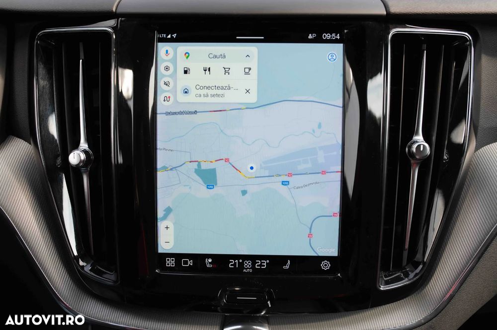 Volvo XC 60 B4 MHEV AT AWD Plus Dark - 33