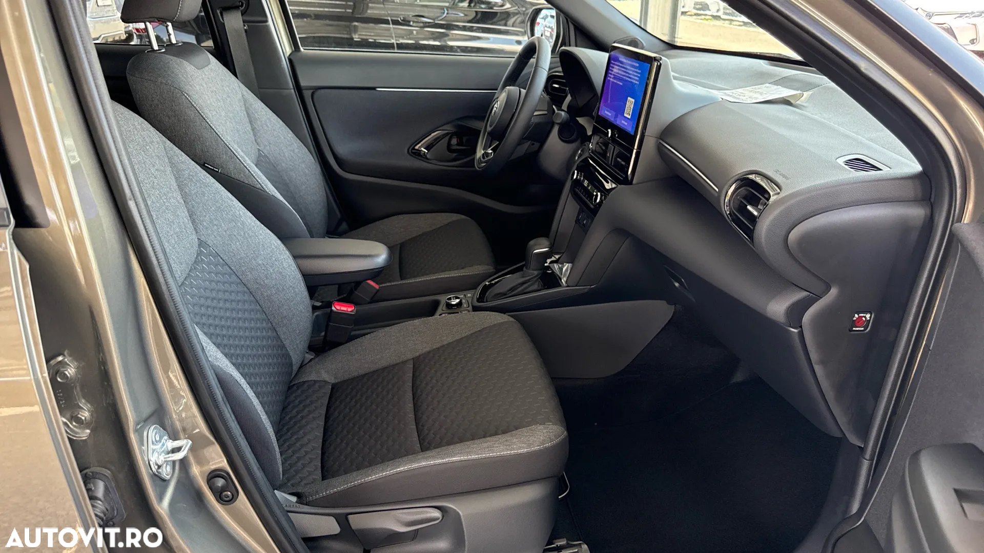 Toyota Yaris Cross 1.5 VVT-i HSD 4x4 Dynamic - 15