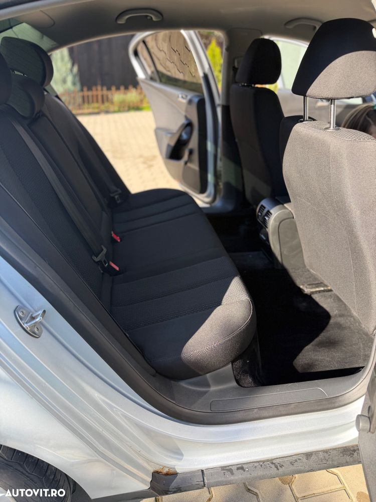 Volkswagen Passat - 19