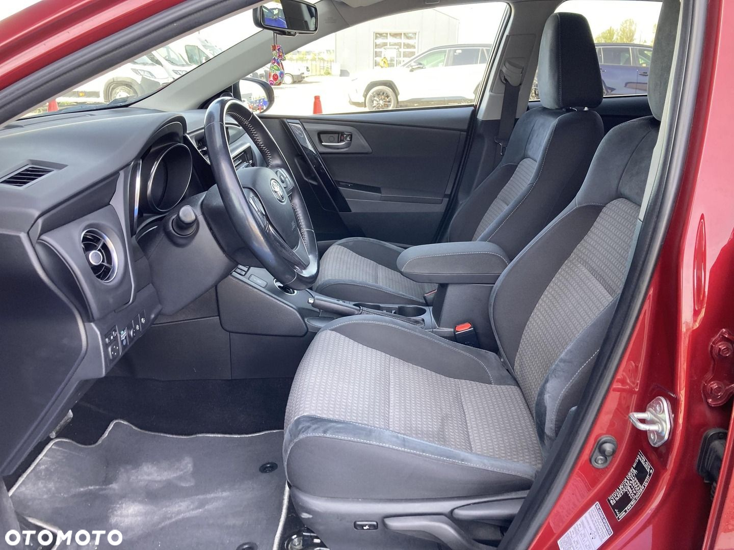 Toyota Auris - 13