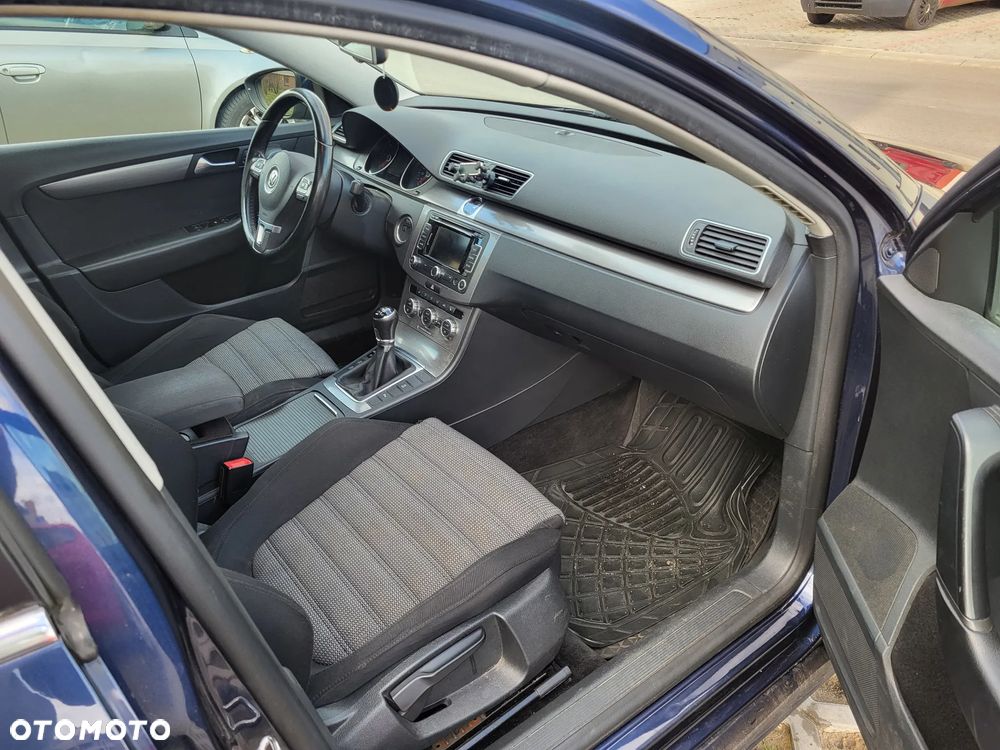 Volkswagen Passat 2.0 TDI Highline - 24