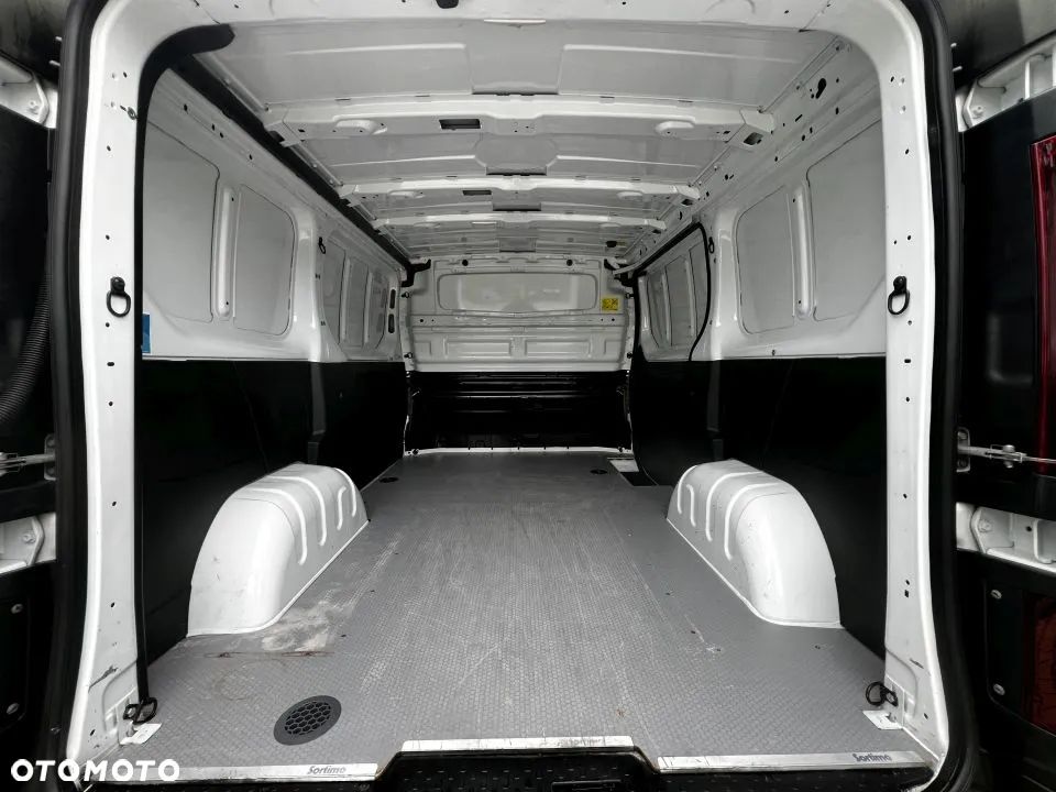 Opel Vivaro - 18