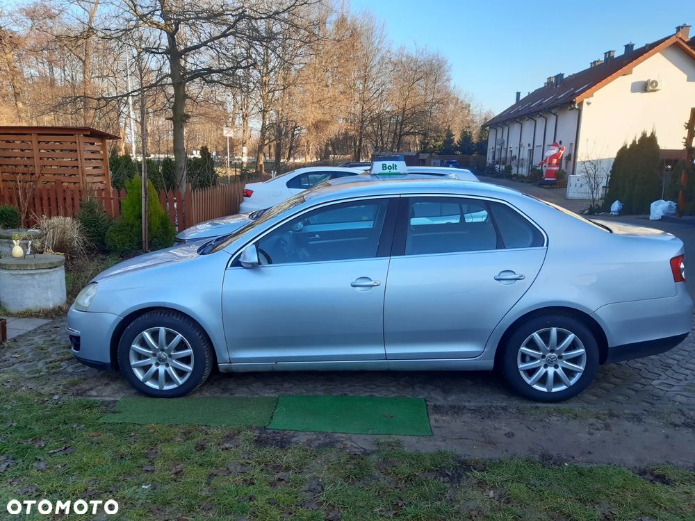 Volkswagen Jetta 2.0 TDI Comfortline - 8
