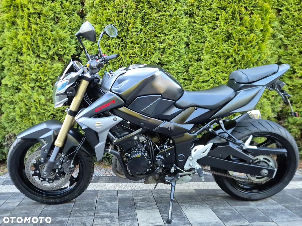 Suzuki GSR - 5