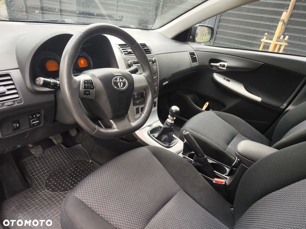 Toyota Corolla 1.6 Luna - 6