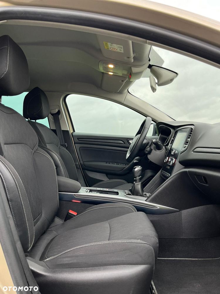 Renault Megane TCe 140 GPF LIMITED - 11