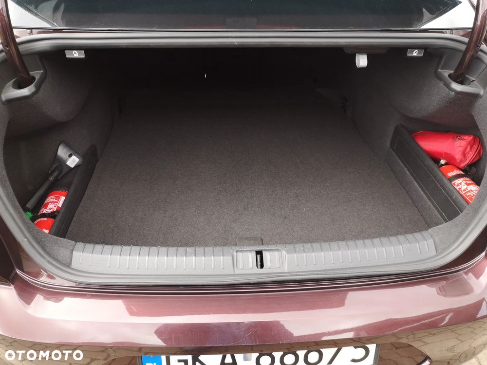 Volkswagen Passat - 13