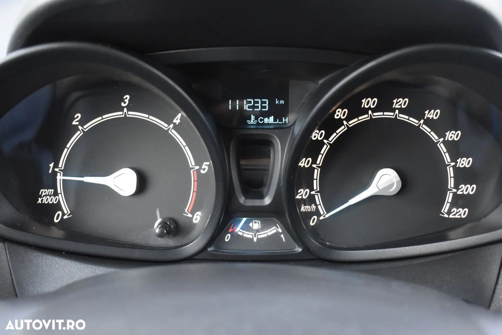 Ford Transit Courier - 18