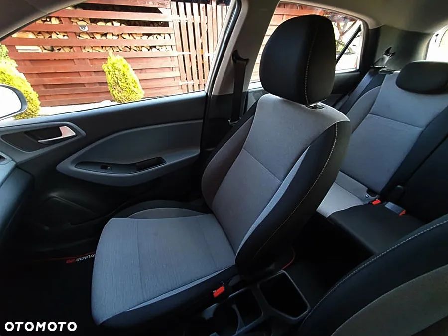 Hyundai i20 - 33