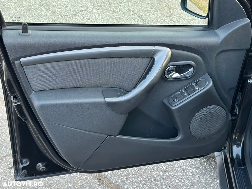 Dacia Duster dCi 110 FAP 4x4 Blackshadow - 29