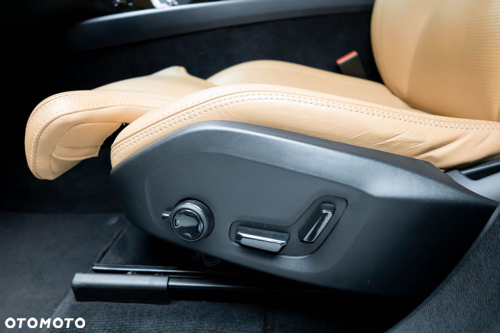 Volvo XC 60 B4 D AWD Ultimate Bright - 30