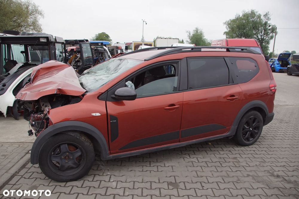 Auto na części - Dacia Jogger Lift 1.0 TCE ECO-G 91 KM H4D480 JT4018 2023R Silnik Skrzynia Drzwi Klapa Zderzak Błotnik Lampa Lusterko Klamka Szyba Deska Kokpit Sterownik Moduł Czujnik Licznik Wyświetlacz Panel - 2