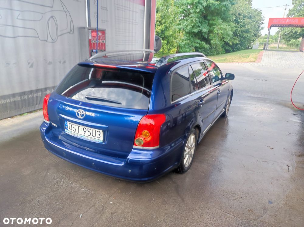 Toyota Avensis 1.8 VVT-i Sol - 2