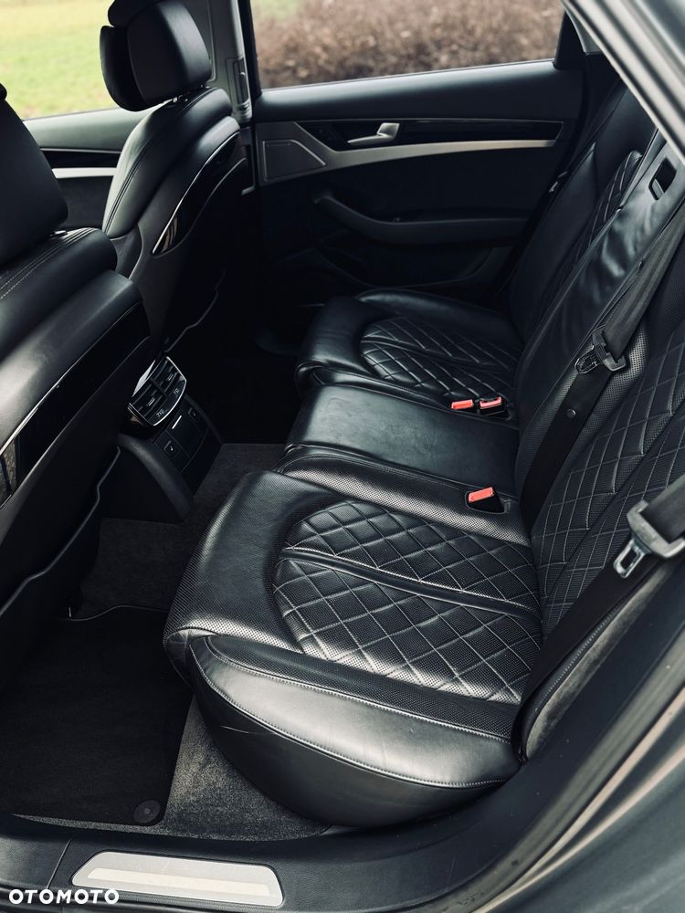 Audi A8 4.2 TDI DPF (clean diesel) quattro tiptronic - 14