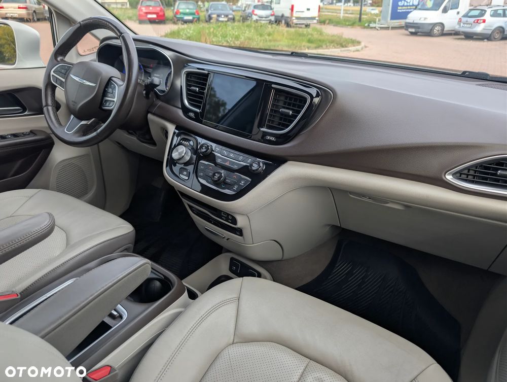 Chrysler Pacifica - 21