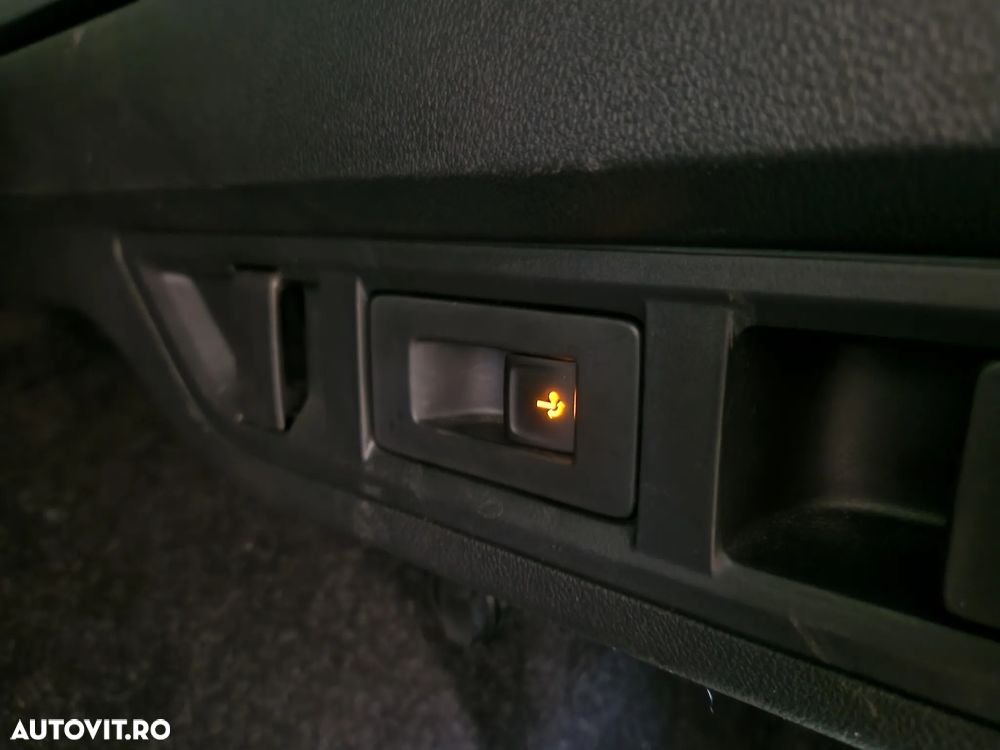 Skoda Octavia Combi 2.0 TDI DSG 4X4 Scout - 23