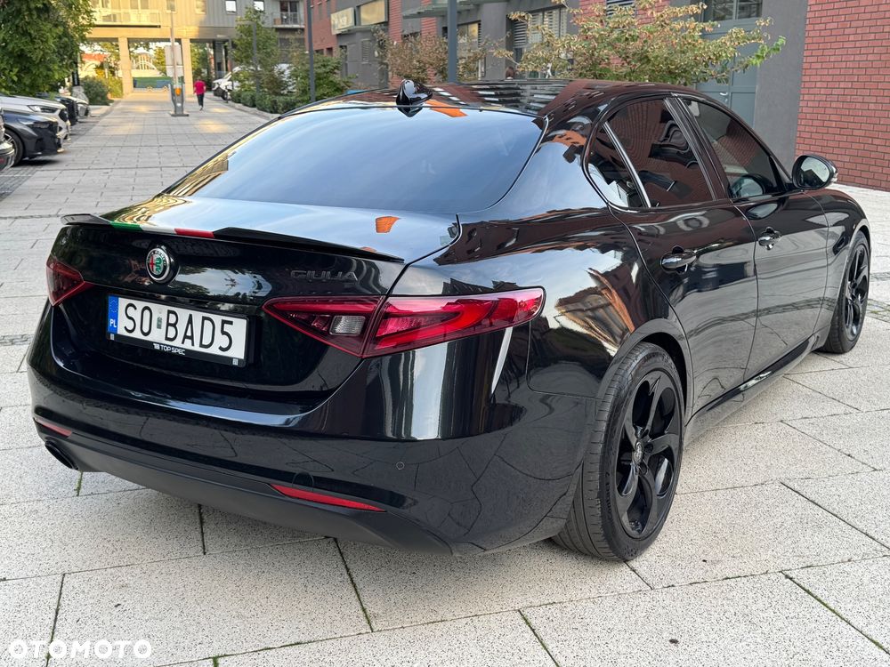 Alfa Romeo Giulia - 8