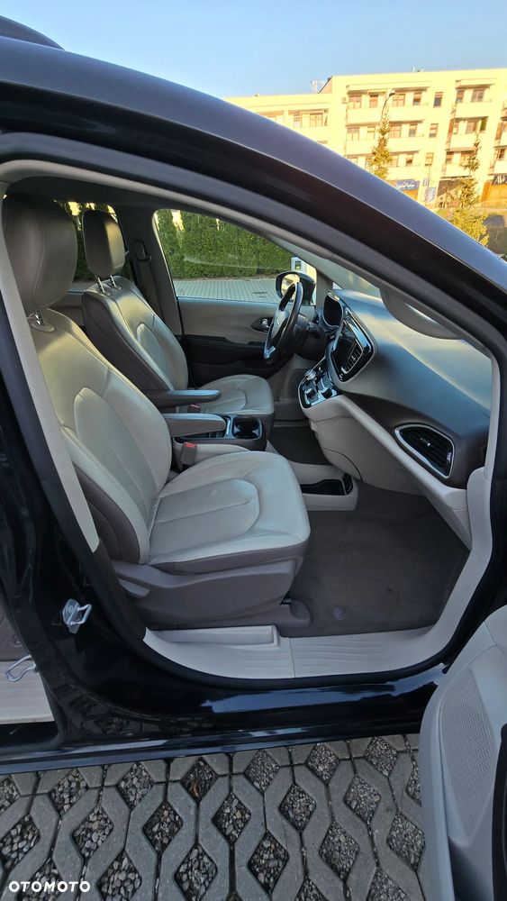 Chrysler Pacifica - 15