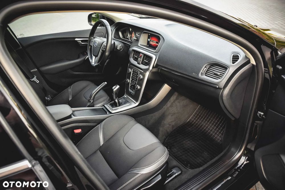 Volvo V40 D2 Momentum - 28