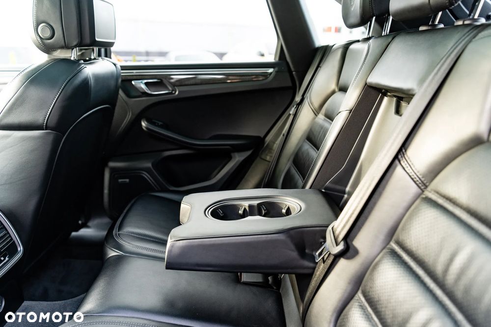 Porsche Macan Turbo PDK - 22