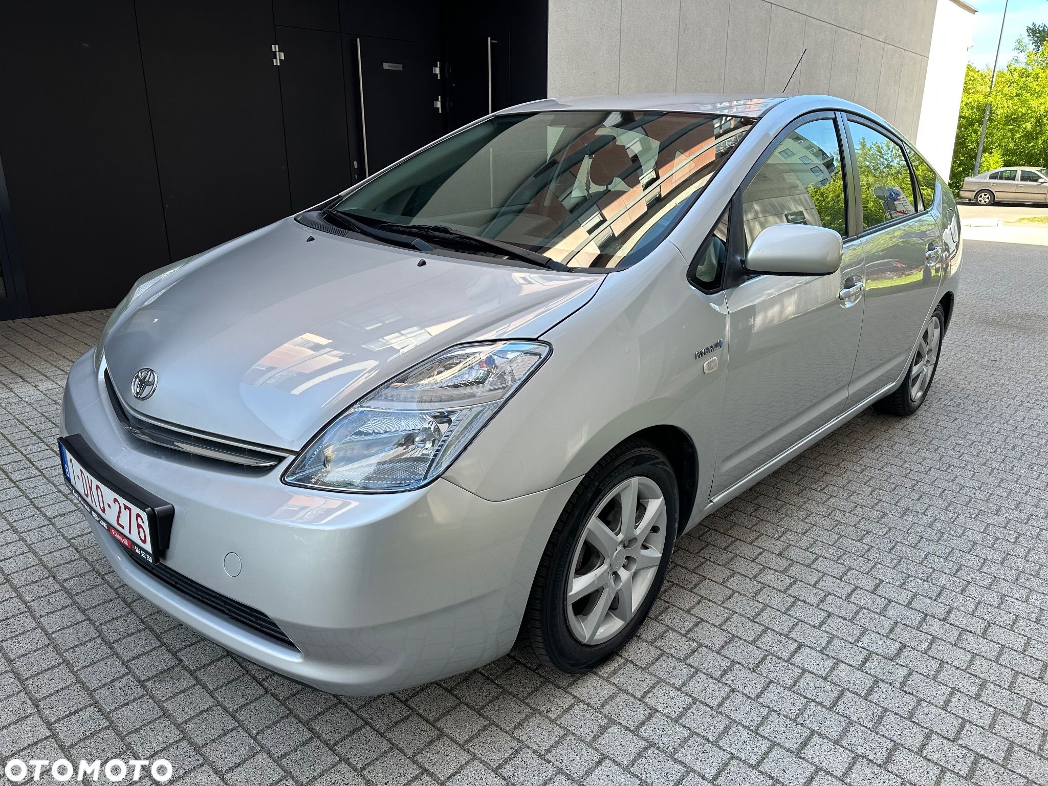 Toyota Prius (Hybrid) - 1