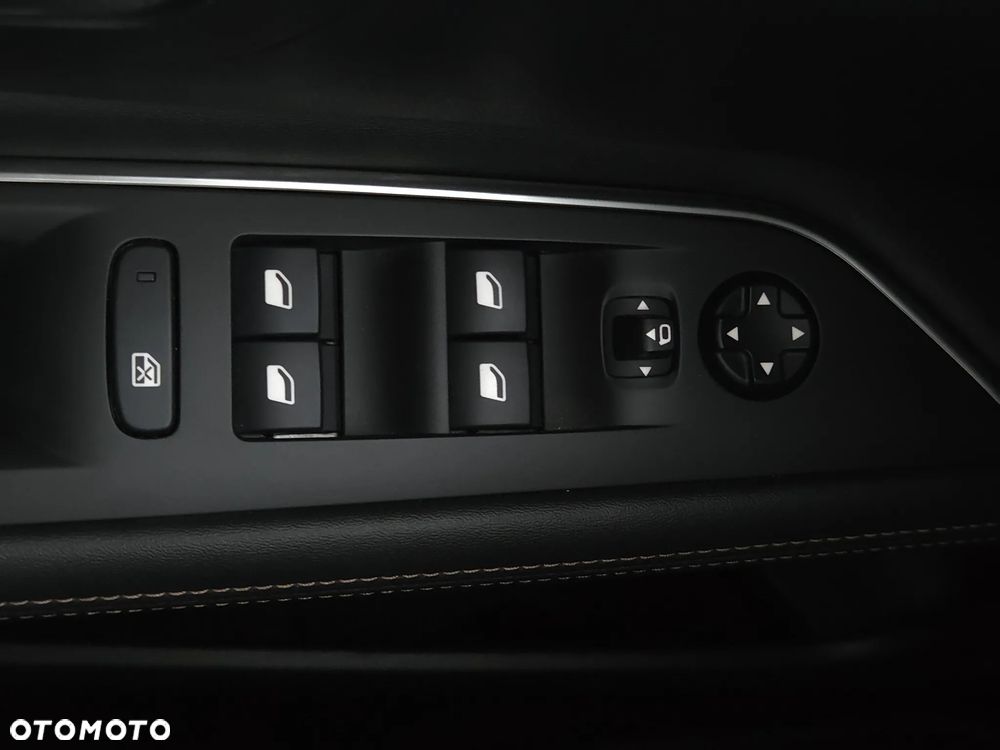 Peugeot 3008 1.6 PureTech Hybrid4 PHEV GT Pack S&S EAT8 - 30
