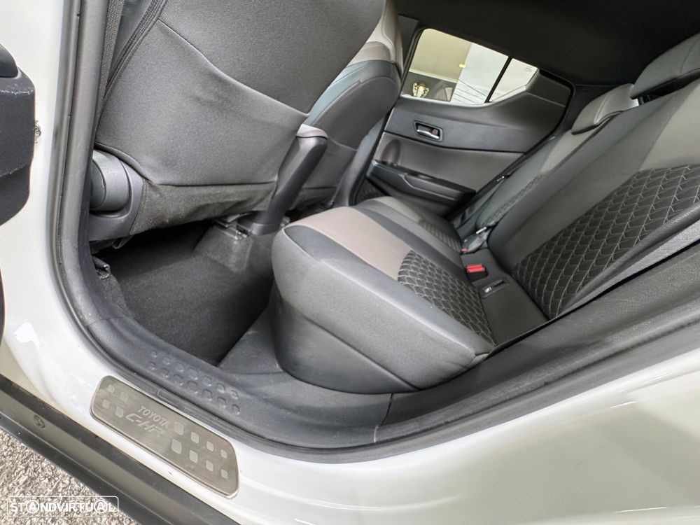 Toyota C-HR 1.8 Hybrid Exclusive+P.Luxury - 40