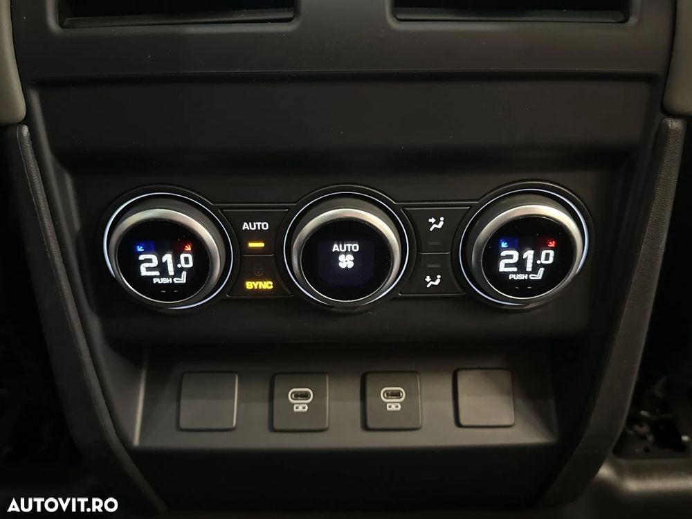 Land Rover Defender - 22