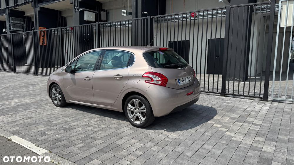 Peugeot 208 - 19
