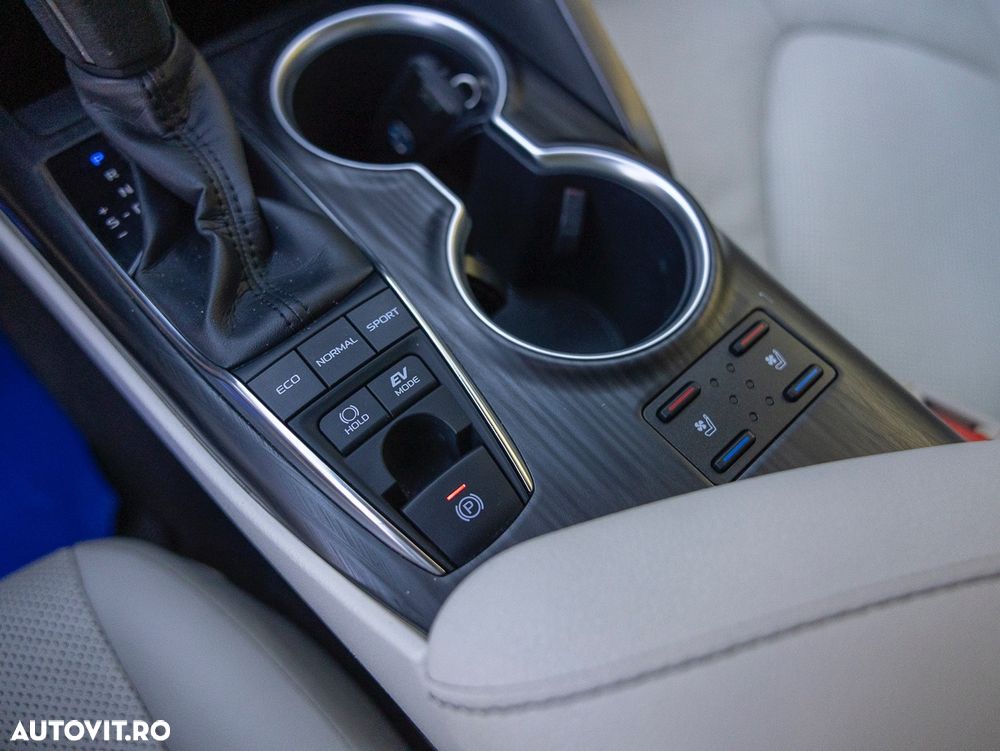 Toyota Camry 2.5 Hybrid Exclusive - 10