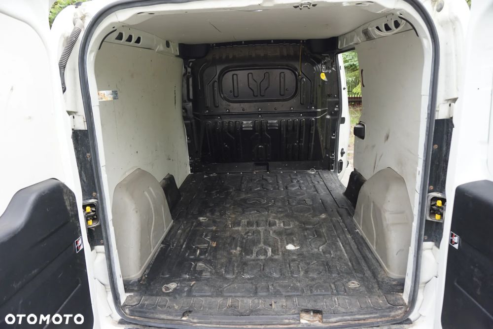 Opel COMBO - 16