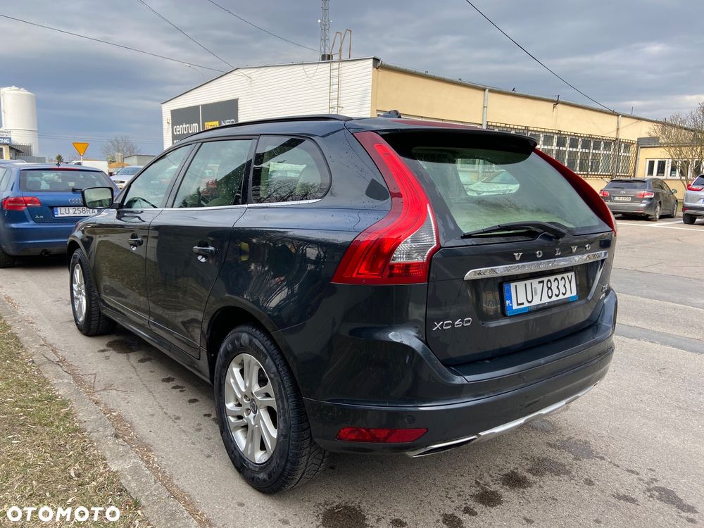 Volvo XC 60 D5 AWD Momentum - 2
