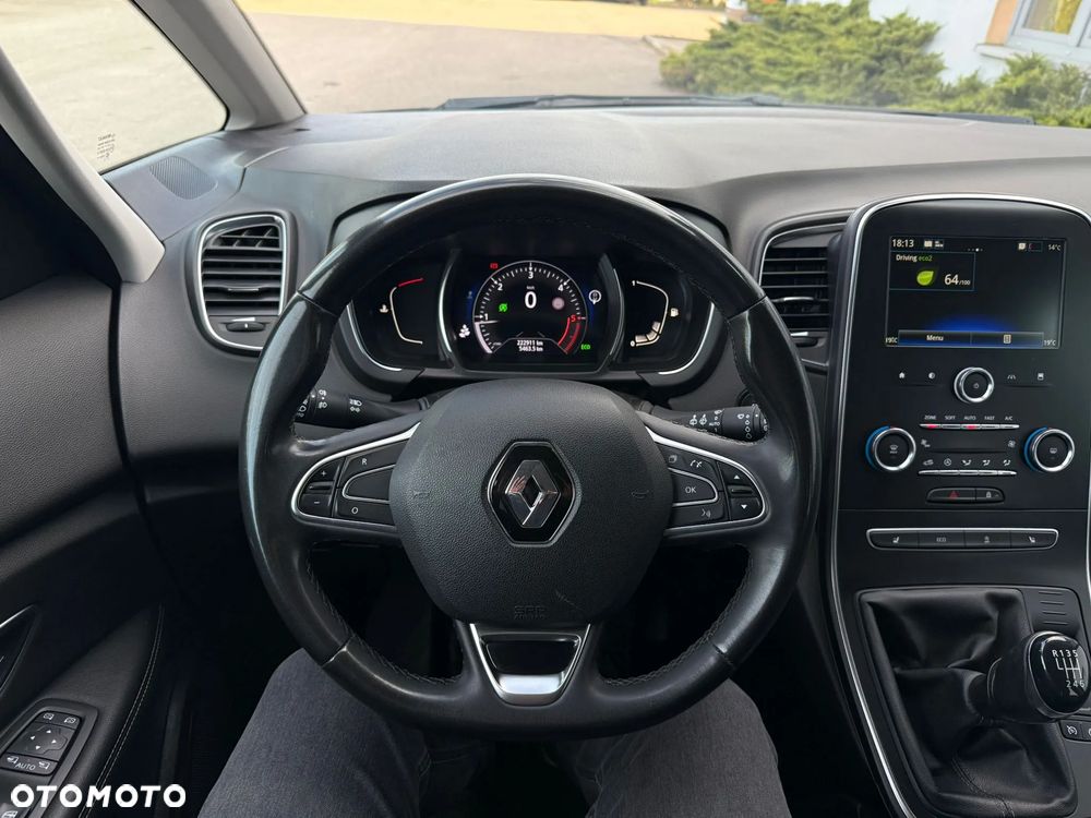 Renault Grand Scenic - 16