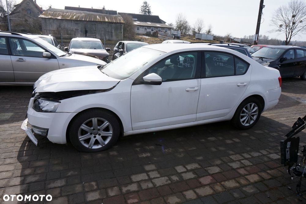 SKODA OCTAVIA III 5E3 LB LIFTBACK 2014 LF9E 1.6 TDI CLHA 105KM MWX BIAŁY na części - 2
