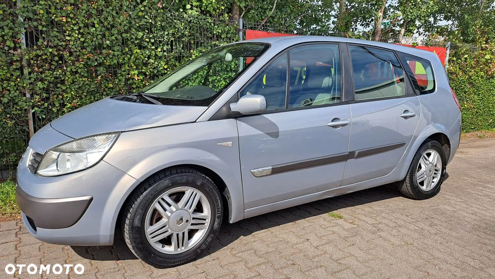Renault Grand Scenic - 21