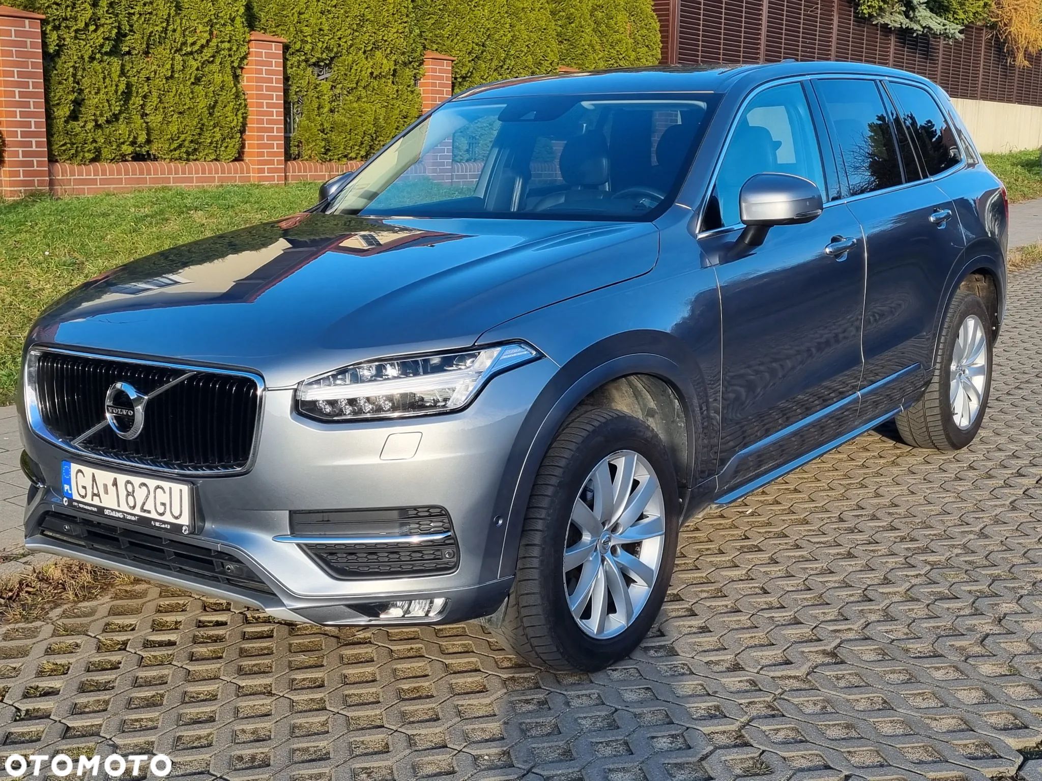 Volvo XC 90 D5 AWD Momentum - 1