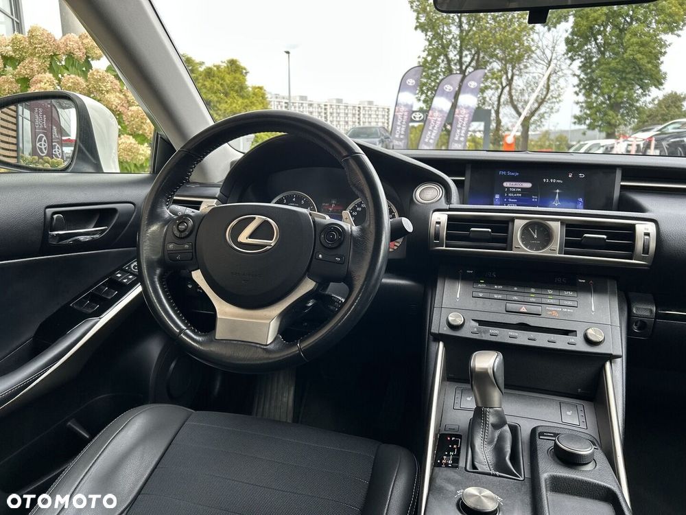 Lexus IS 200t Elite - 12