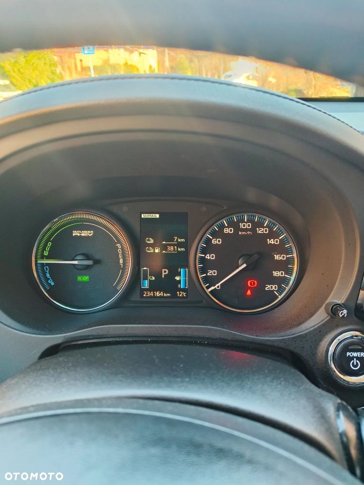 Mitsubishi Outlander 2.0 4WD Plus - 18