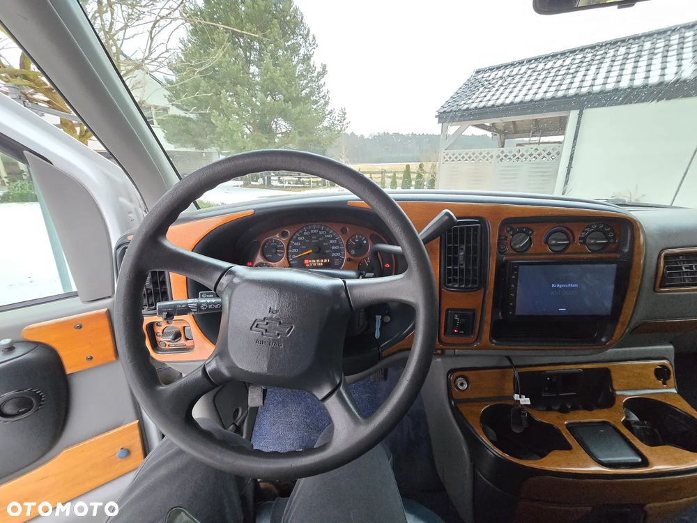 Chevrolet Chevy Van - 15