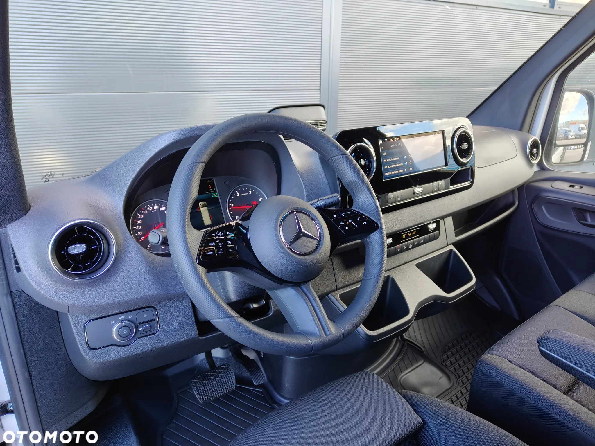 Mercedes-Benz Sprinter - 15