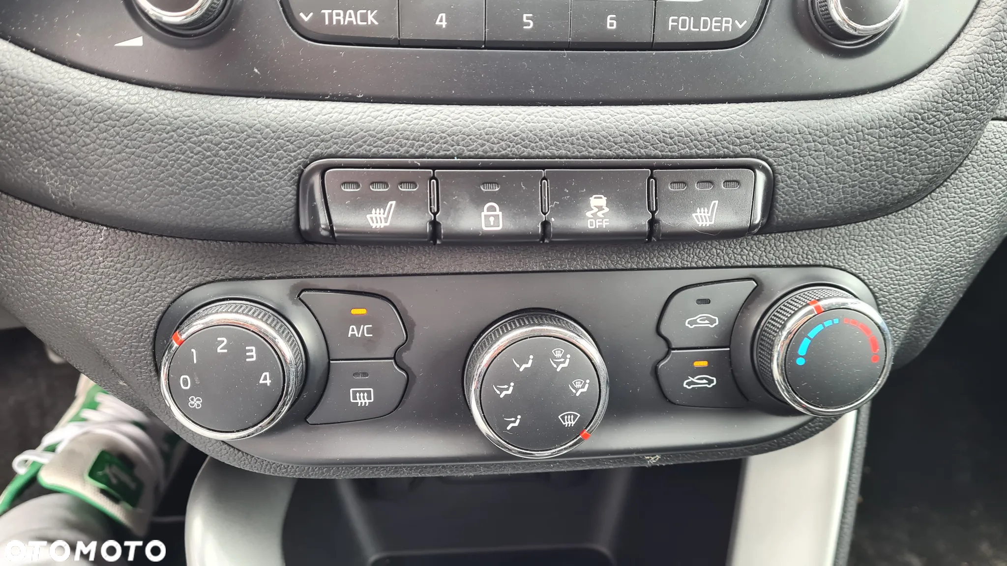 Kia Ceed - 36