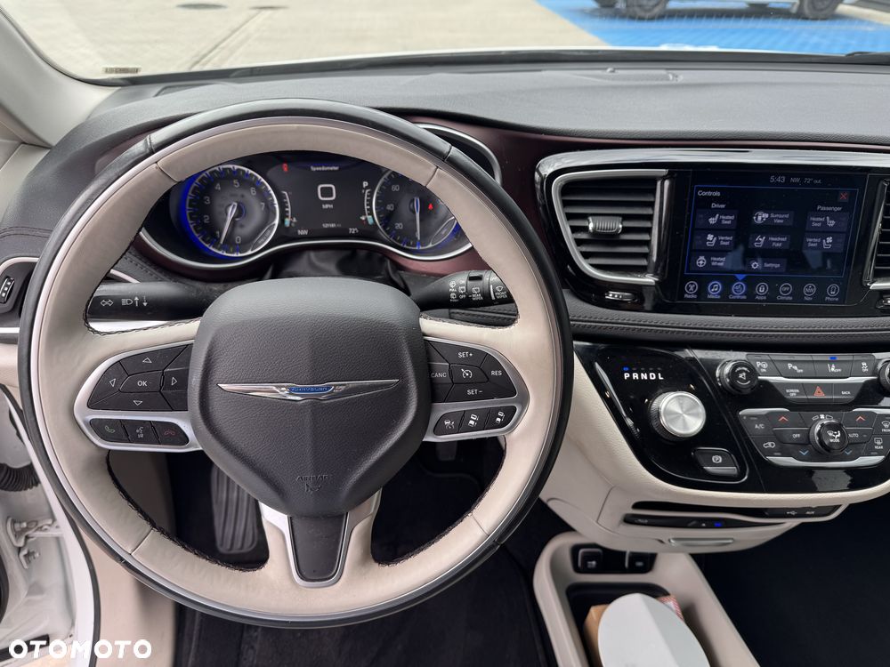 Chrysler Pacifica - 15