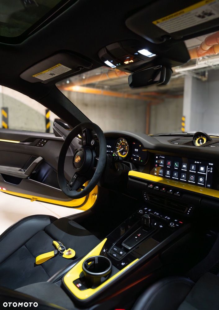 Porsche 911 Carrera GTS PDK - 7