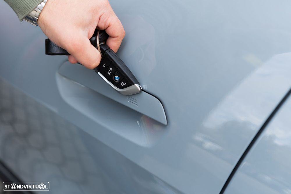 BMW i4 eDrive40 Desportiva M - 37